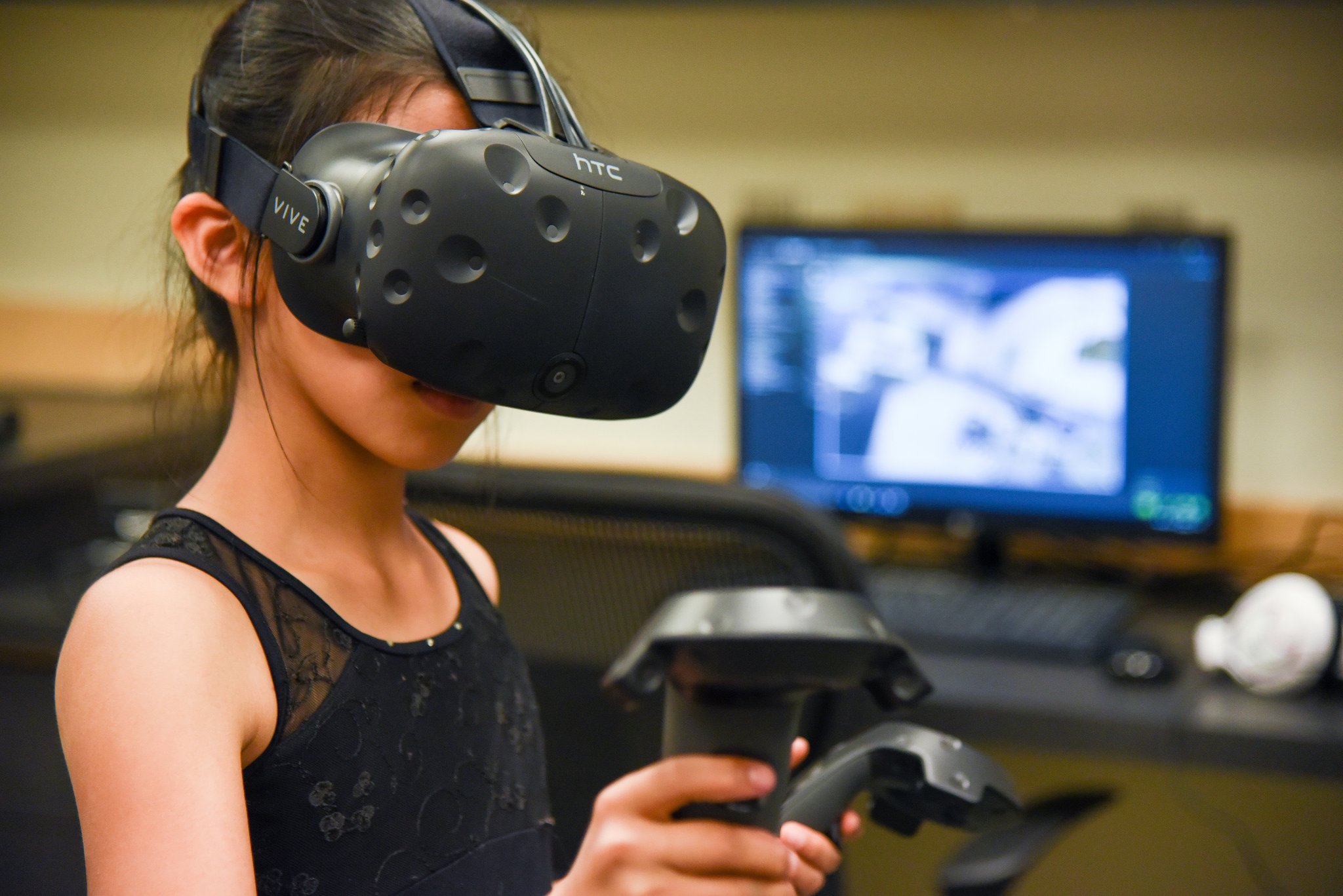Professor researching virtual & augmented reality for special education WSU TriCities