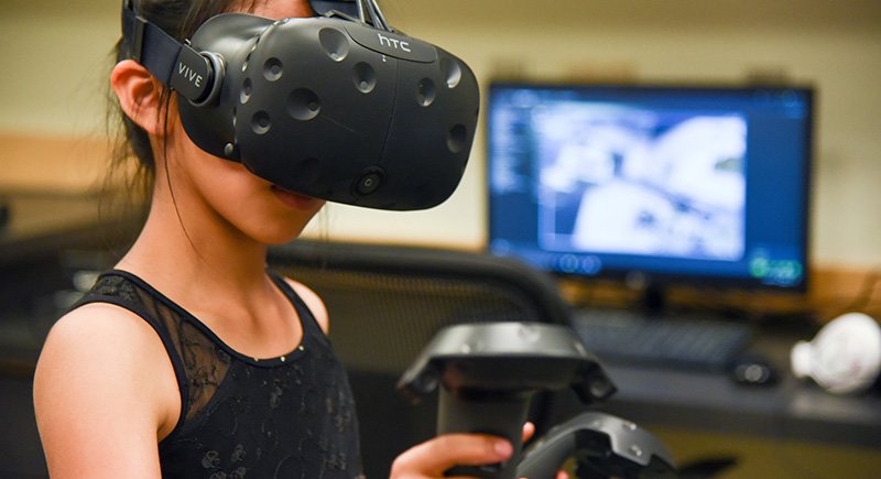 A k-12 student uses a virtual reality device at WSU Tri-Cities